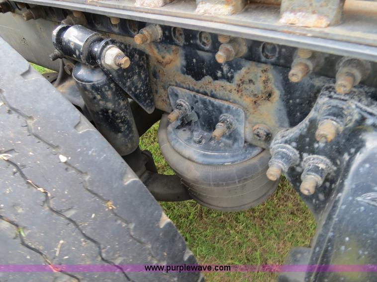 image for item B4913 2007 Freightliner Columbia Heritage Edition semi truck