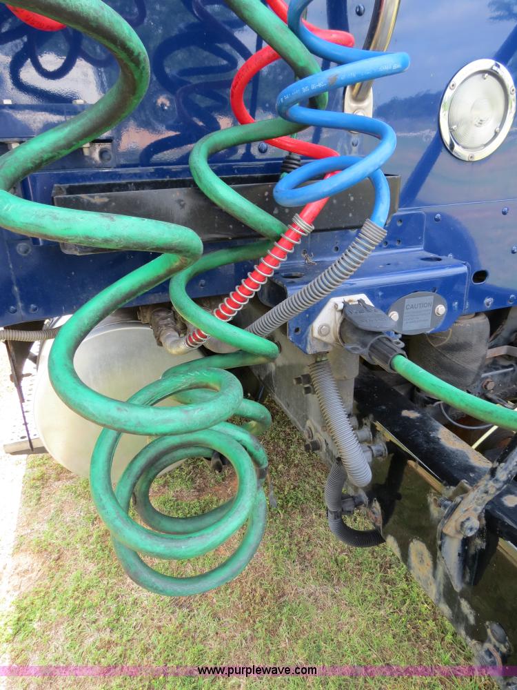 image for item B4913 2007 Freightliner Columbia Heritage Edition semi truck