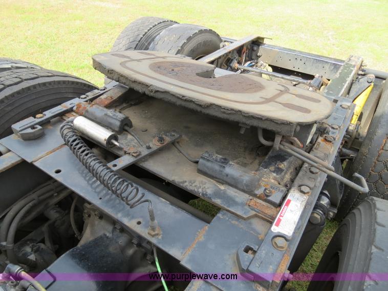 image for item B4913 2007 Freightliner Columbia Heritage Edition semi truck