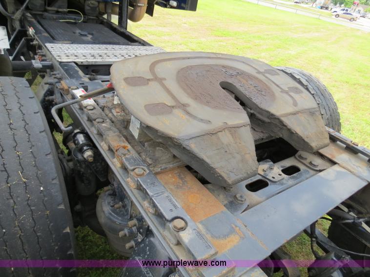 image for item B4913 2007 Freightliner Columbia Heritage Edition semi truck