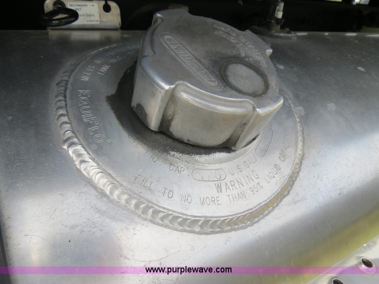 image for item B4913 2007 Freightliner Columbia Heritage Edition semi truck