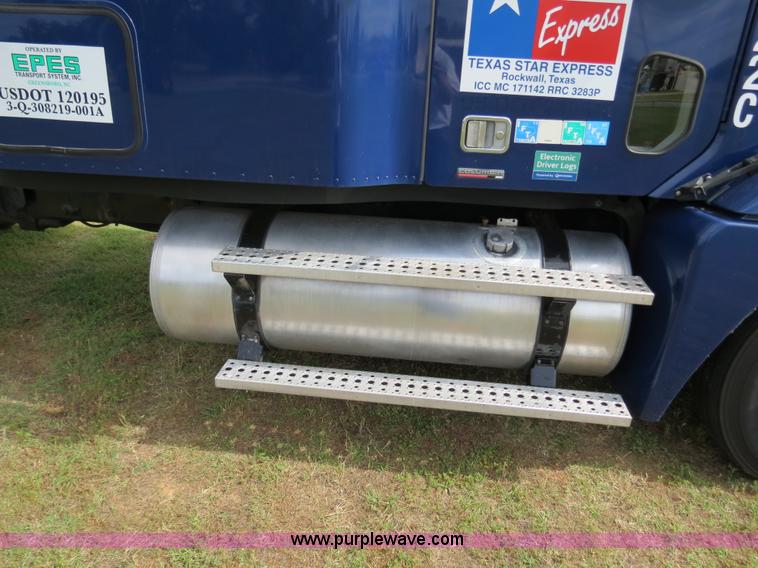 image for item B4913 2007 Freightliner Columbia Heritage Edition semi truck