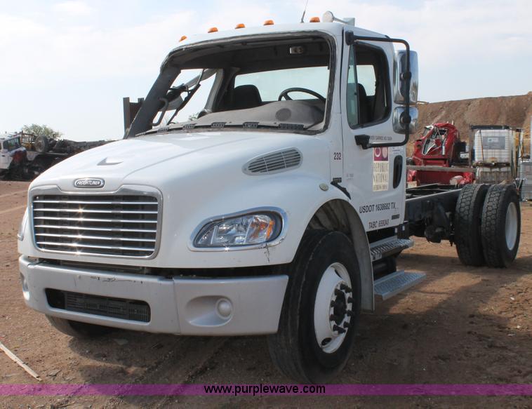 image for item C3880 2008 Freightliner Business Class M2 cab and chassis