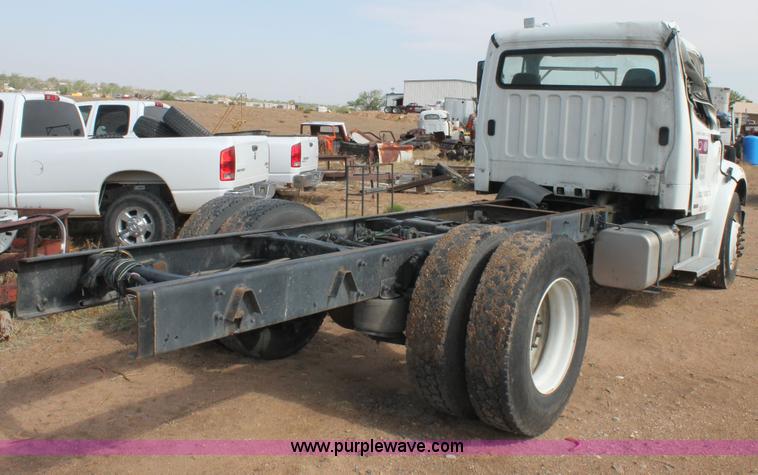 image for item C3880 2008 Freightliner Business Class M2 cab and chassis