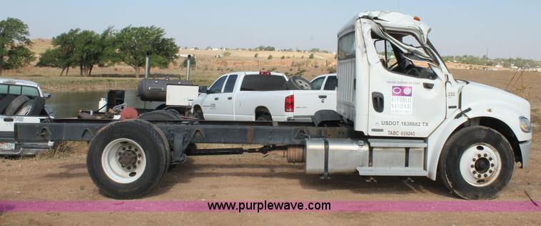 image for item C3880 2008 Freightliner Business Class M2 cab and chassis