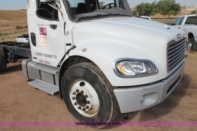 image for item C3880 2008 Freightliner Business Class M2 cab and chassis