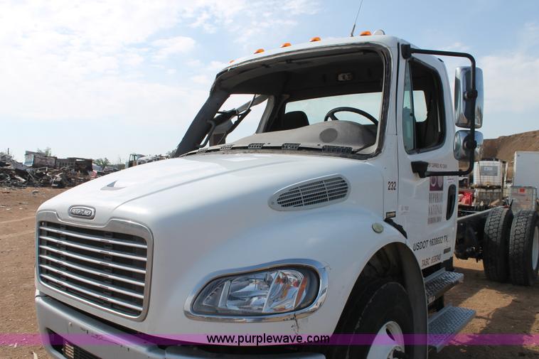 image for item C3880 2008 Freightliner Business Class M2 cab and chassis