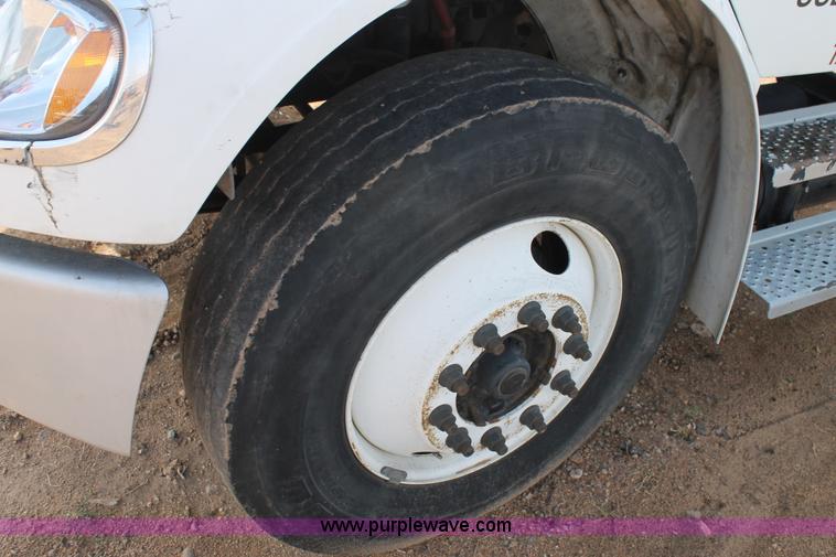 image for item C3880 2008 Freightliner Business Class M2 cab and chassis