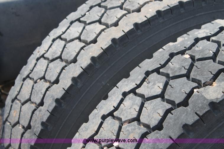 image for item C3880 2008 Freightliner Business Class M2 cab and chassis