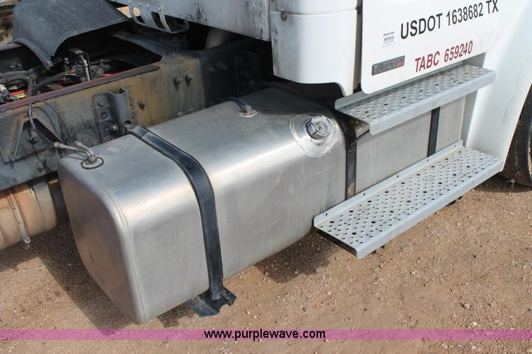 image for item C3880 2008 Freightliner Business Class M2 cab and chassis