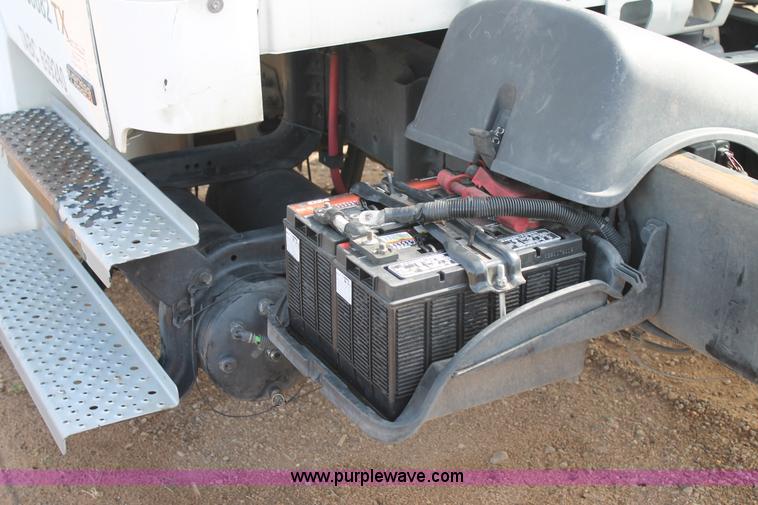 image for item C3880 2008 Freightliner Business Class M2 cab and chassis