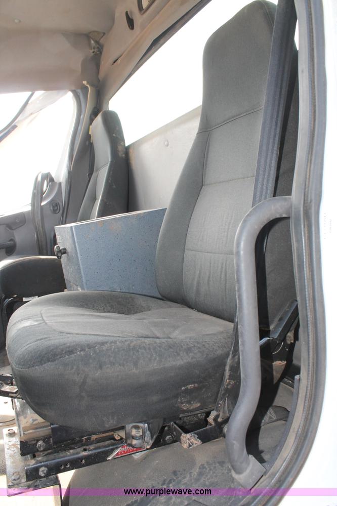 image for item C3880 2008 Freightliner Business Class M2 cab and chassis