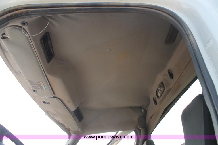 image for item C3880 2008 Freightliner Business Class M2 cab and chassis