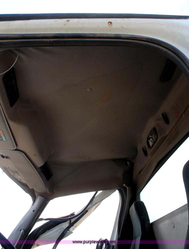 image for item C3880 2008 Freightliner Business Class M2 cab and chassis