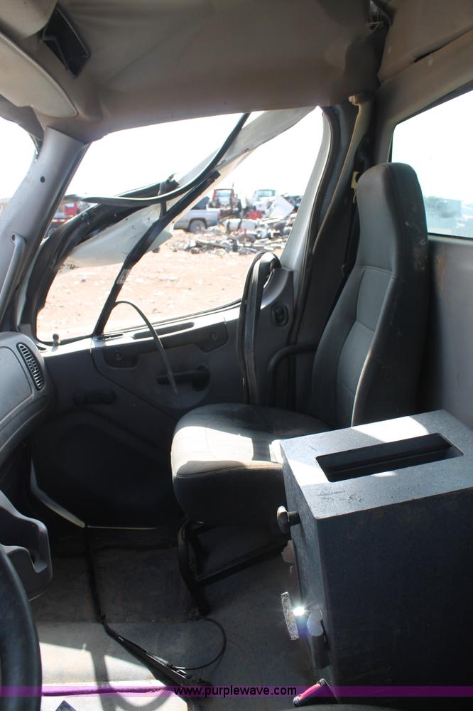 image for item C3880 2008 Freightliner Business Class M2 cab and chassis