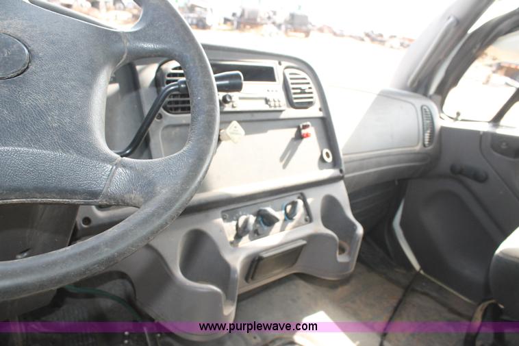 image for item C3880 2008 Freightliner Business Class M2 cab and chassis