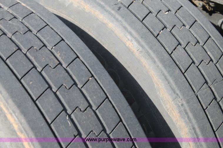 image for item C3881 2006 Volvo VNL semi truck