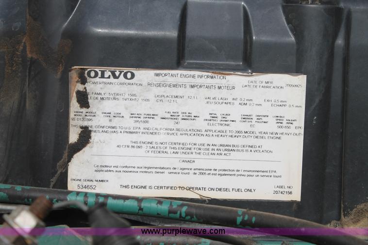 image for item C3881 2006 Volvo VNL semi truck