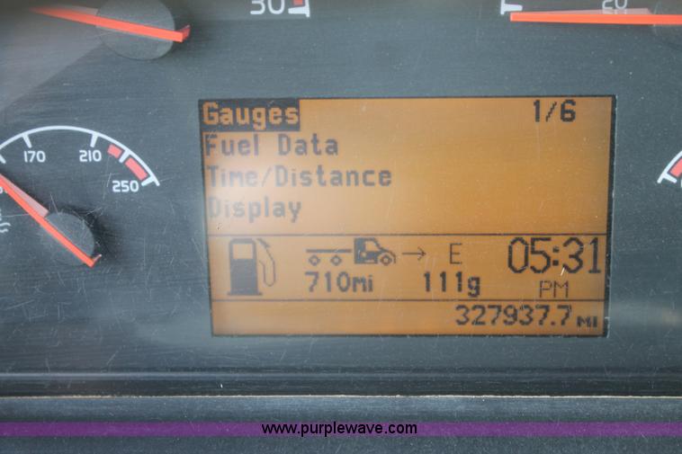 image for item C3881 2006 Volvo VNL semi truck