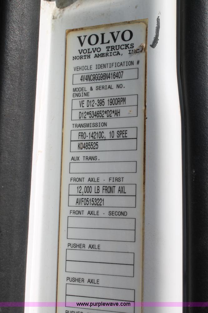 image for item C3881 2006 Volvo VNL semi truck