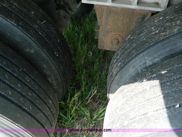 image for item H2470 1996 Mate end dump aluminum trailer