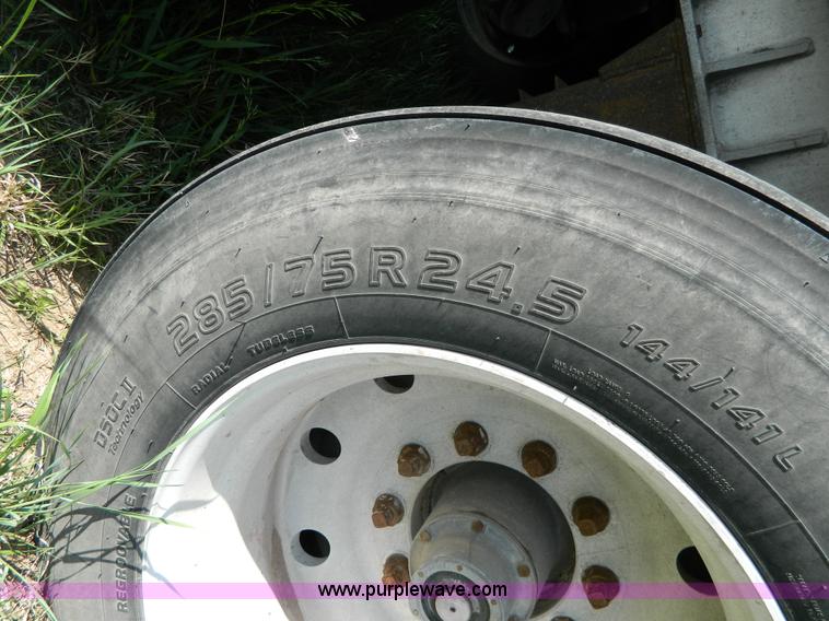 image for item H2470 1996 Mate end dump aluminum trailer