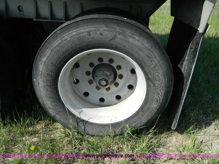 image for item H2470 1996 Mate end dump aluminum trailer