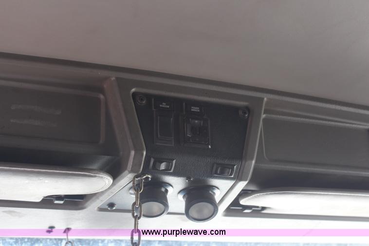 image for item H2674 2006 Kenworth T600 semi truck