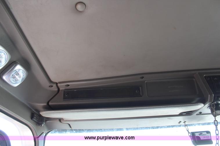 image for item H2674 2006 Kenworth T600 semi truck