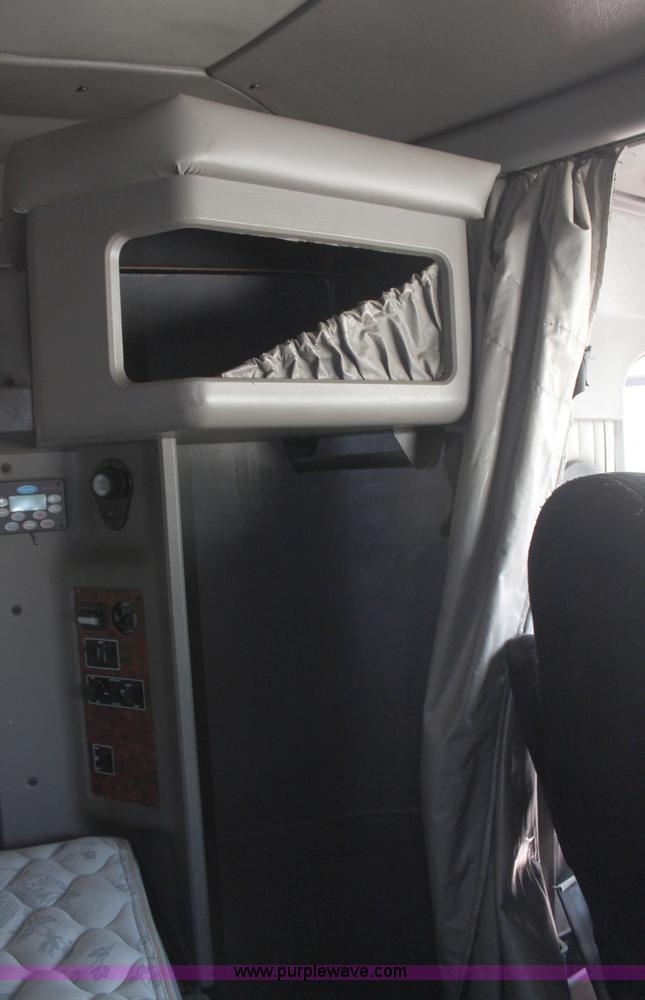 image for item H2674 2006 Kenworth T600 semi truck