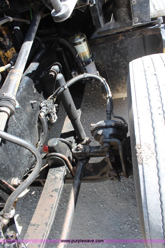 image for item H2674 2006 Kenworth T600 semi truck