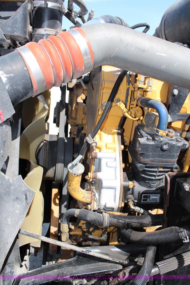 image for item H2674 2006 Kenworth T600 semi truck