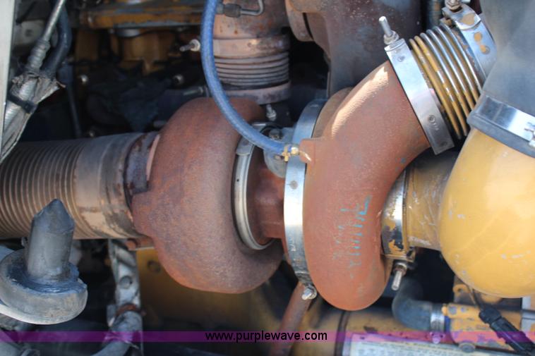 image for item H2674 2006 Kenworth T600 semi truck