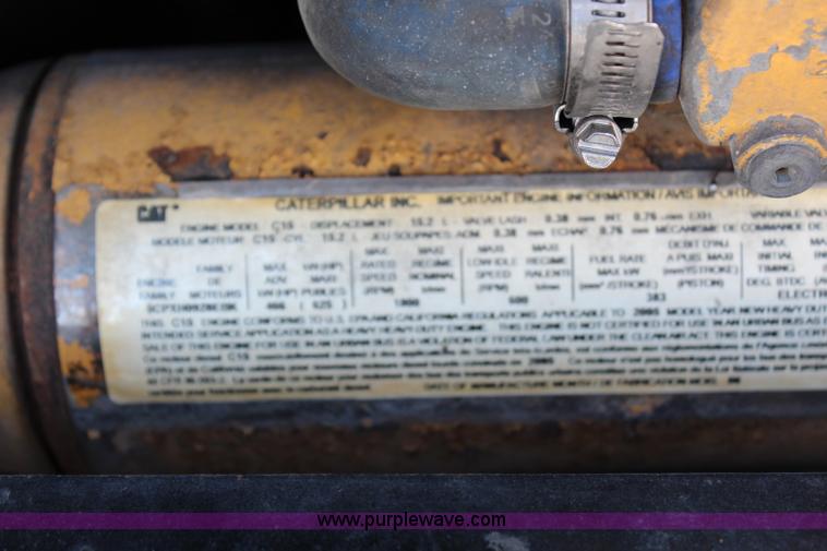 image for item H2674 2006 Kenworth T600 semi truck