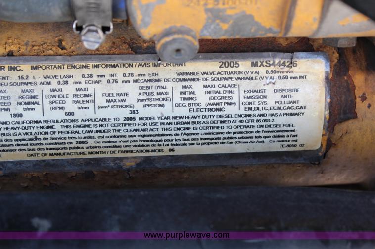 image for item H2674 2006 Kenworth T600 semi truck