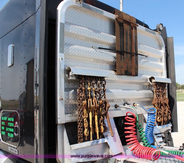 image for item H2674 2006 Kenworth T600 semi truck