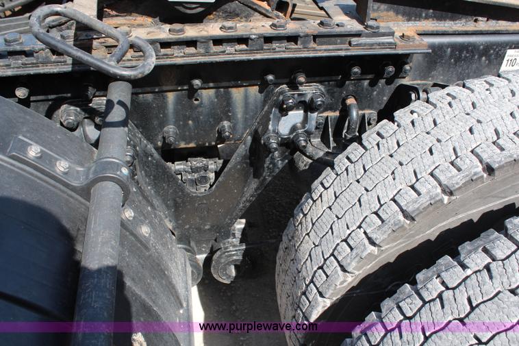 image for item H2674 2006 Kenworth T600 semi truck