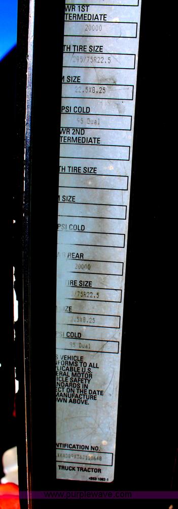 image for item H2674 2006 Kenworth T600 semi truck