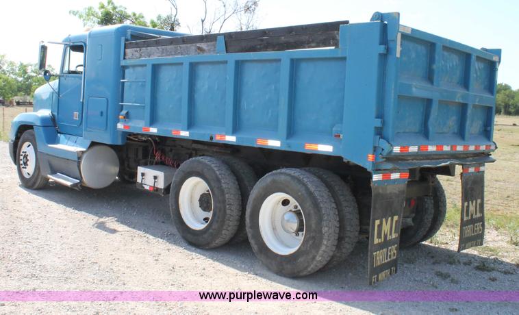 image for item H2992 1992 Freightliner FLD dump truck