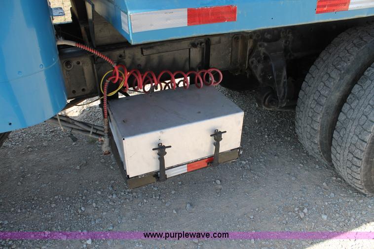 image for item H2992 1992 Freightliner FLD dump truck