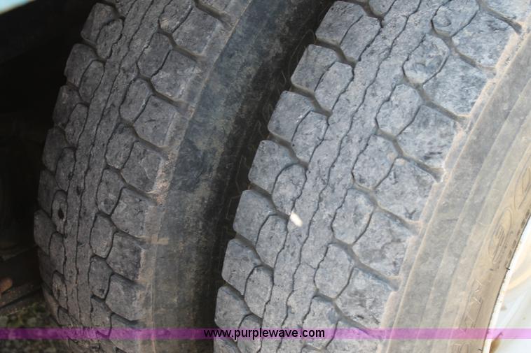 image for item H2992 1992 Freightliner FLD dump truck