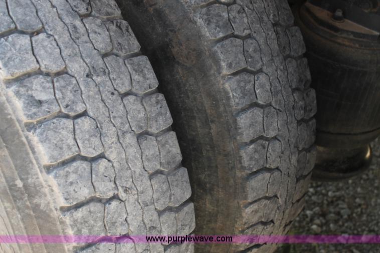 image for item H2992 1992 Freightliner FLD dump truck