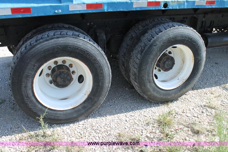 image for item H2992 1992 Freightliner FLD dump truck