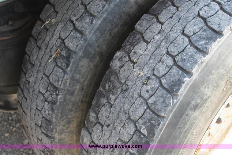 image for item H2992 1992 Freightliner FLD dump truck