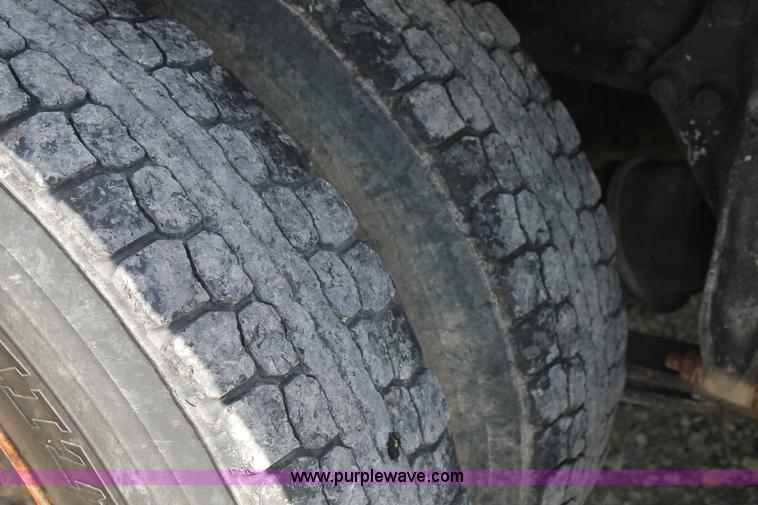 image for item H2992 1992 Freightliner FLD dump truck