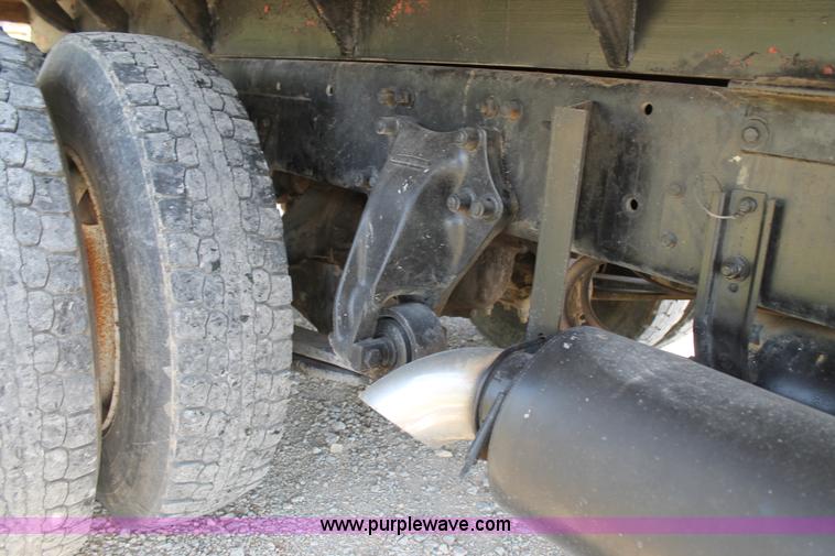 image for item H2992 1992 Freightliner FLD dump truck