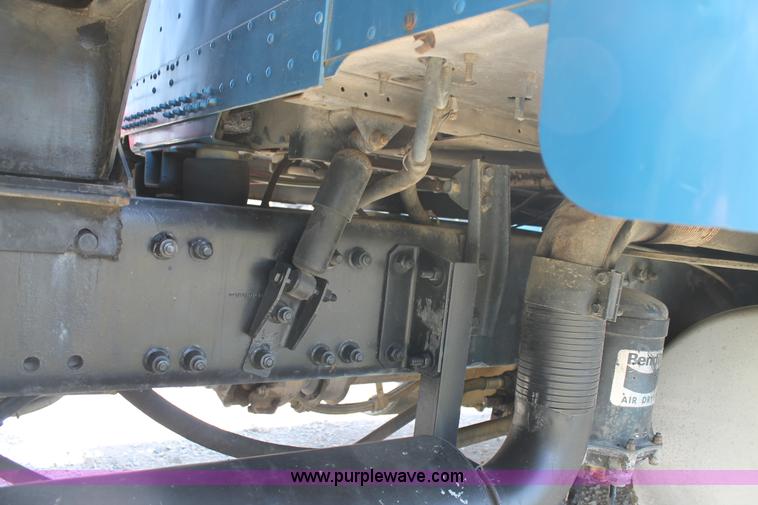 image for item H2992 1992 Freightliner FLD dump truck