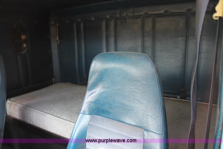 image for item H2992 1992 Freightliner FLD dump truck