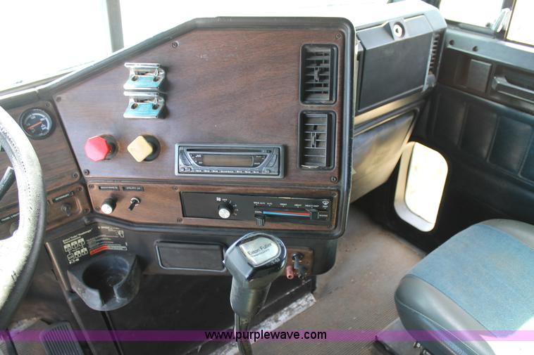 image for item H2992 1992 Freightliner FLD dump truck