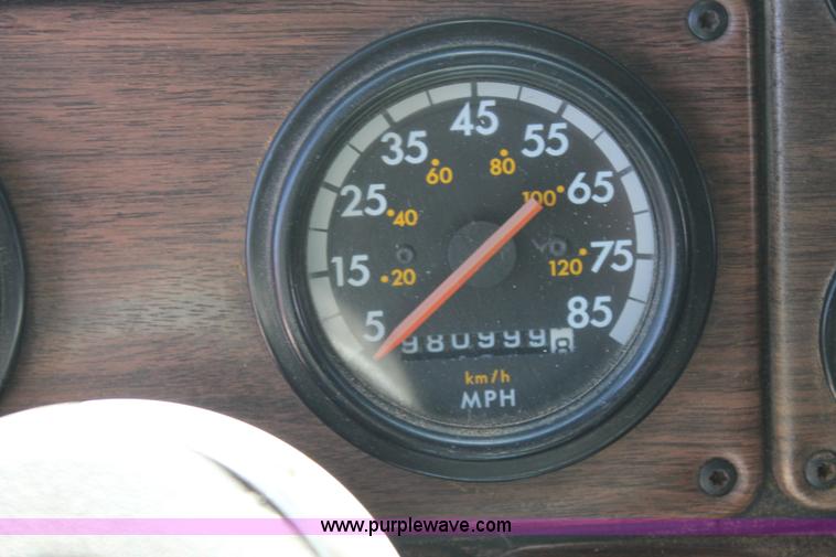 image for item H2992 1992 Freightliner FLD dump truck